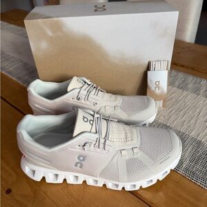 New Women’s On Cloud 5 Sneakers